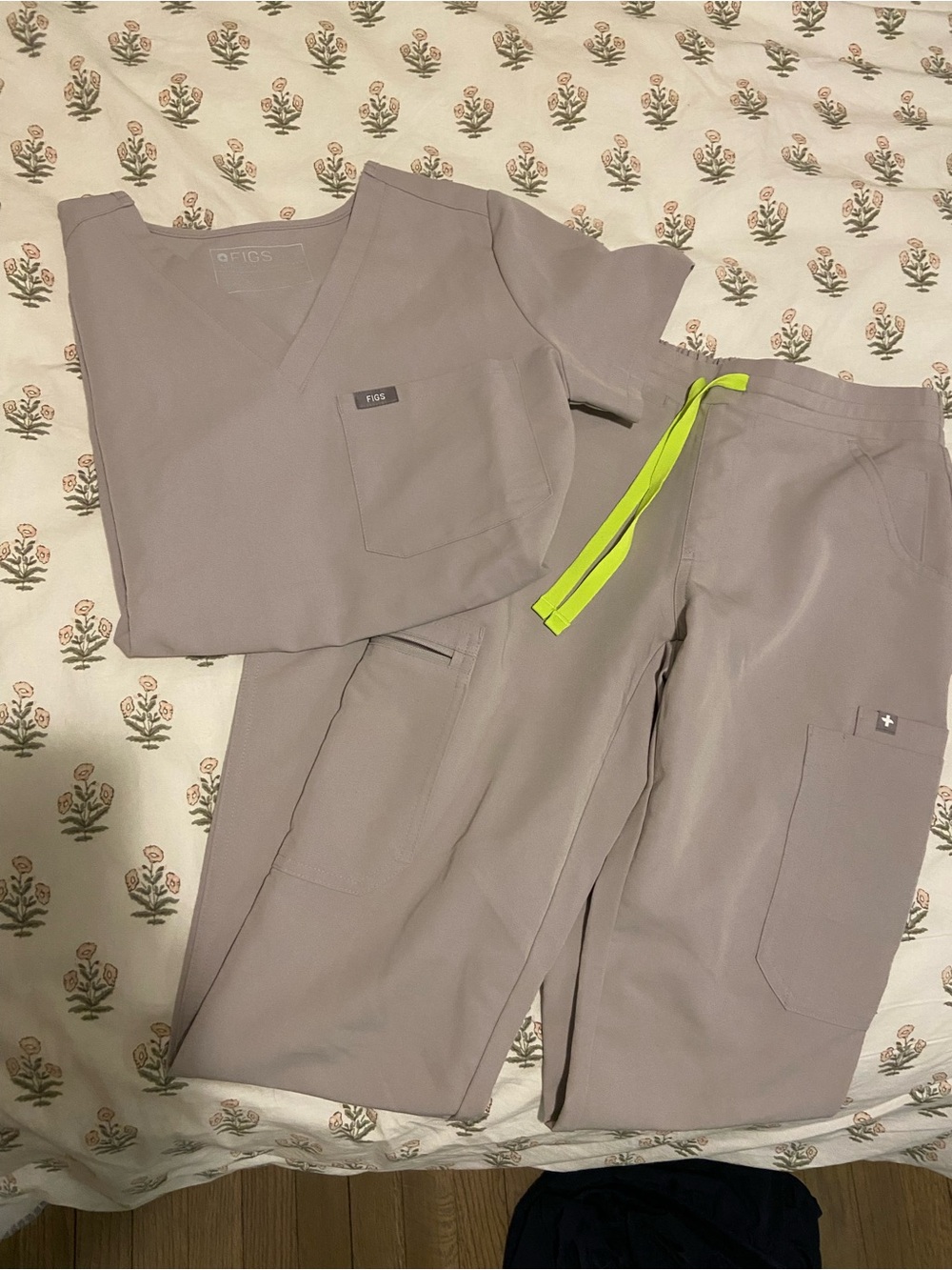 FIGS Slate Scrub set